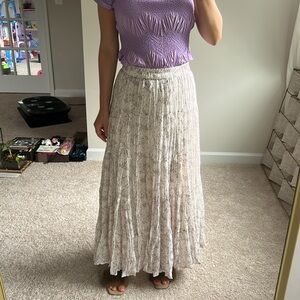 Floral print long skirt. Xs-S